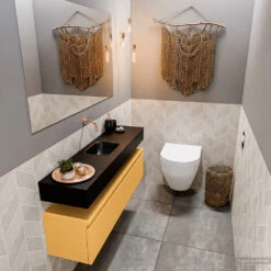 MONDIAZ ANDOR 120cm Toiletmeubel Ocher. LEX 120cm Wastafel Urban Midden Geen Kraangat -Geberiter Meubels Geschaft badkamermeubel andor ocher model lex vrijhangend urban side 0034