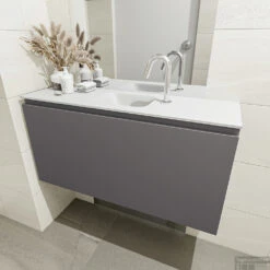 MONDIAZ OLAN 100cm Toiletmeubel Dark Grey. LEX Wastafel Talc Midden 1 Kraangat -Geberiter Meubels Geschaft badkamermeubel olan dark grey model lex talc mid 0019