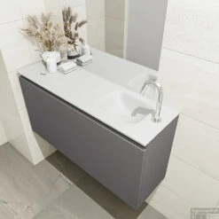 MONDIAZ OLAN 100cm Toiletmeubel Dark Grey. LEX Wastafel Talc Rechts 1 Kraangat -Geberiter Meubels Geschaft badkamermeubel olan dark grey model lex talc right 0023