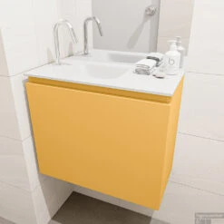 MONDIAZ OLAN 60cm Toiletmeubel Ocher. LEX Wastafel Talc Links 1 Kraangat -Geberiter Meubels Geschaft badkamermeubel olan ocher model lex talc mid 0009