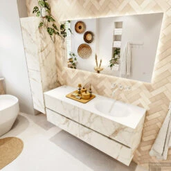 MONDIAZ VICA 140cm Badmeubel Onderkast Carrara 4 Lades. Wastafel Moon Rechts Zonder Kraangat, Kleur Talc Met Spiegel LED. -Geberiter Meubels Geschaft badkamermeubel vica carrara moon talc set2 0070