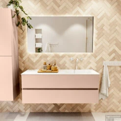 MONDIAZ VICA 130cm Badmeubel Onderkast Rosee 2 Lades. Wastafel CLOUD Rechts 1 Kraangat, Kleur Talc Met Spiegel LED. -Geberiter Meubels Geschaft badkamermeubel vica rosee cloud talc set1 0032