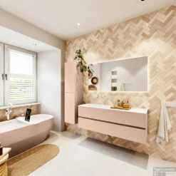 MONDIAZ VICA 140cm Badmeubel Onderkast Rosee 2 Lades. Wastafel Moon Links Zonder Kraangat, Kleur Talc Met Spiegel LED. -Geberiter Meubels Geschaft badkamermeubel vica rosee moon talc set4 0043