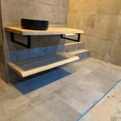 Badkamermeubel BWS Woodstone Twee Bovenbladen Met Boomstamkant 100 Cm (met Beugels En Waskom) -Geberiter Meubels Geschaft badmeubelset bws woodstone 100 cm twee planken zwarte kom detail3