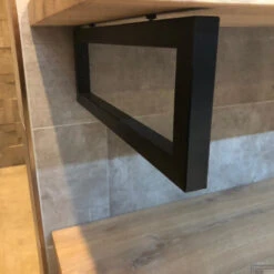 Badkamermeubel BWS Woodstone Twee Bovenbladen Met Boomstamkant 140 Cm (met Beugels En Waskommen) -Geberiter Meubels Geschaft badmeubelset bws woodstone 140 cm twee planken zwarte waskommen detail2