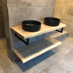 Badkamermeubel BWS Woodstone Twee Bovenbladen Met Boomstamkant 140 Cm (met Beugels En Waskommen) -Geberiter Meubels Geschaft badmeubelset bws woodstone 140 cm twee planken zwarte waskommen sfeer 1