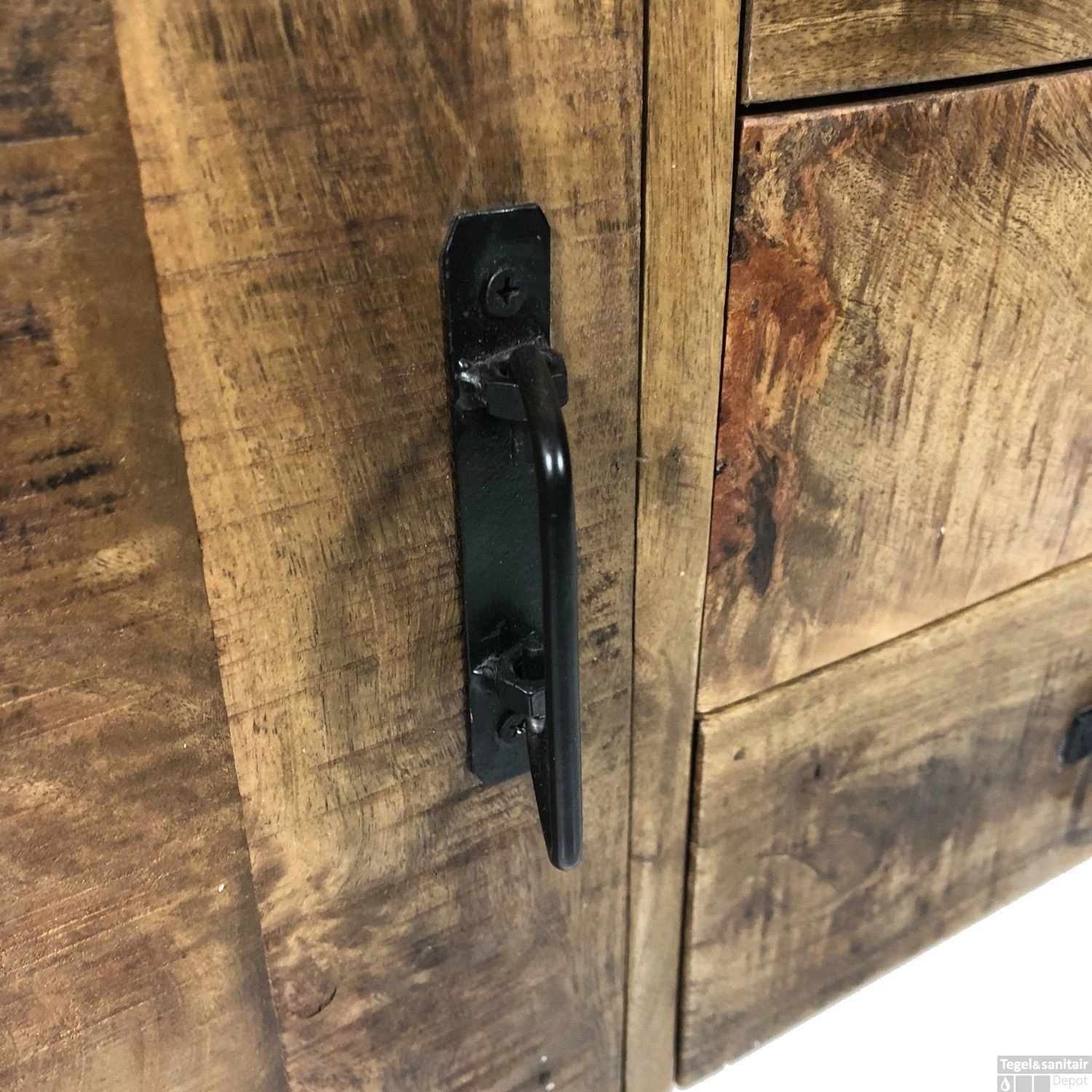 Onderkast Boss & Wessing Mango Wood 135x45x90 Cm Met Mat Zwart Metaal 5 Onderkast Boss & Wessing Mango Wood 135x45x90 Cm Met Mat Zwart Metaal - Afbeelding 3