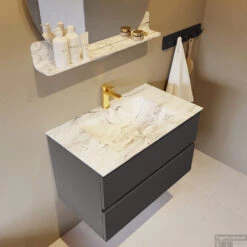 MONDIAZ VICA-DLUX 80cm Badmeubel Onderkast Dark Grey 2 Lades. Inbouw Wastafel CLOUD Midden 1 Kraangat, Kleur Glace, En Spiegel Model SPOT 15 MONDIAZ VICA-DLUX 80cm Badmeubel Onderkast Dark Grey 2 Lades. Inbouw Wastafel CLOUD Midden 1 Kraangat, Kleur Glace, En Spiegel Model SPOT -Geberiter Meubels Geschaft vica dluxe inbouw cloud glace dark grey side2 0005 13132514376949