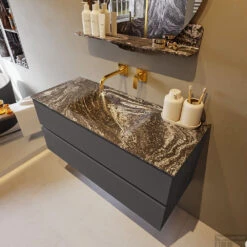 MONDIAZ VICA-DLUX 110cm Badmeubel Onderkast Dark Grey 2 Lades. Inbouw Wastafel CLOUD Midden Zonder Kraangat, Kleur Lava, En Spiegel Model SPOT -Geberiter Meubels Geschaft vica dluxe inbouw cloud lava dark grey side1 0014 13132514388334