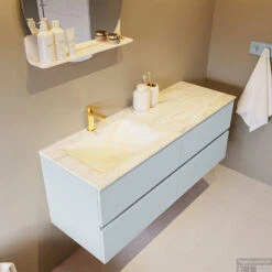 MONDIAZ VICA-DLUX 130cm Badmeubel Onderkast Clay 4 Lades. Inbouw Wastafel CLOUD Links 1 Kraangat, Kleur Ostra, En Spiegel Model SPOT -Geberiter Meubels Geschaft vica dluxe inbouw cloud ostra clay side2 0053 13132514384829