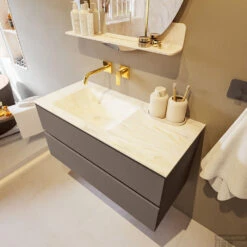 MONDIAZ VICA-DLUX 100cm Badmeubel Onderkast Smoke 2 Lades. Inbouw Wastafel CLOUD Links Zonder Kraangat, Kleur Ostra, En Spiegel Model SPOT -Geberiter Meubels Geschaft vica dluxe inbouw cloud ostra smoke side1 0009 13132514383830